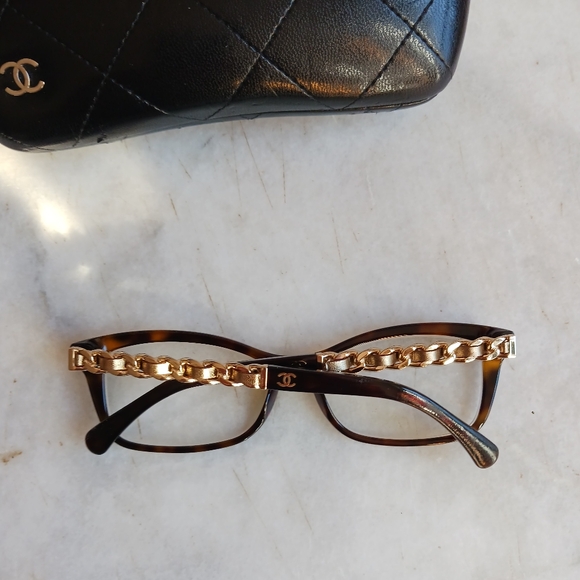 Chanel Frame+ Chanel Leather Case - Picture 6 of 14